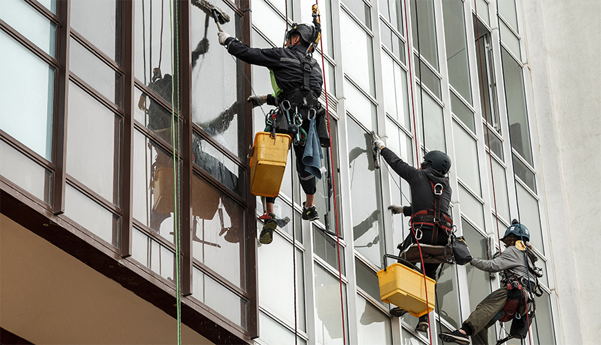 Curățenie Fațade și Geamuri la Înălțime